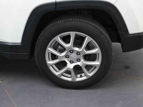 Used 2023 Jeep Compass Latitude AWD/4WD image 5