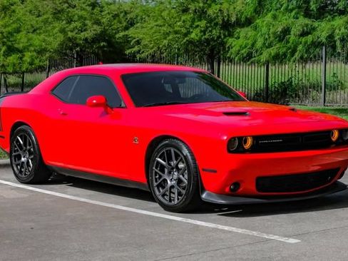 Used 2016 Dodge Challenger R/T Scat Pack RWD image 10