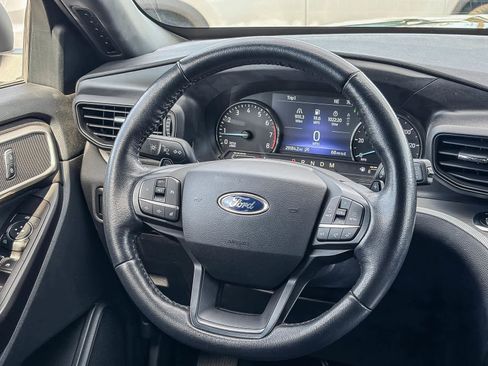 Used 2020 Ford Explorer XLT image 14