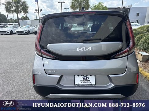 Used 2025 Kia Soul LX w/ LX Technology Package FWD image 3