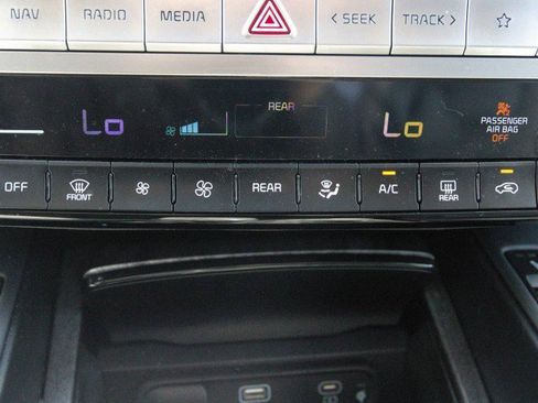 Used 2023 Kia Telluride AWD image 25