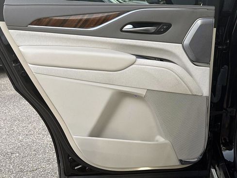 Used 2024 Cadillac Escalade Premium Luxury Platinum image 13