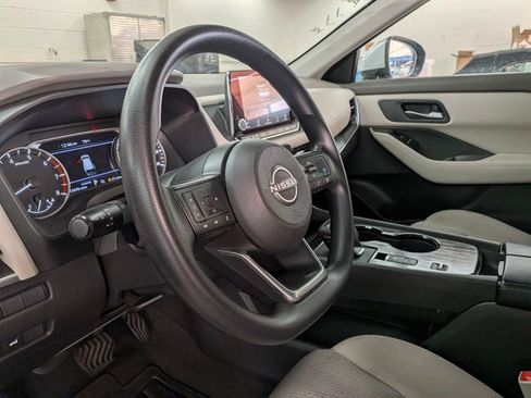 Used 2024 Nissan Rogue SV FWD image 9