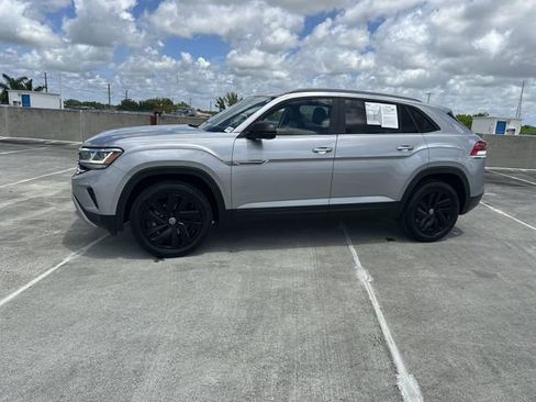 Used 2022 Volkswagen Atlas Cross Sport SE FWD image 32