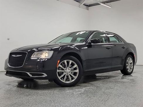 Used 2022 Chrysler 300 Touring image 1