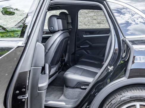 Used 2024 Porsche Cayenne AWD/4WD image 21