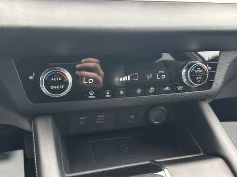 Used 2024 Mitsubishi Outlander SE AWD/4WD image 18