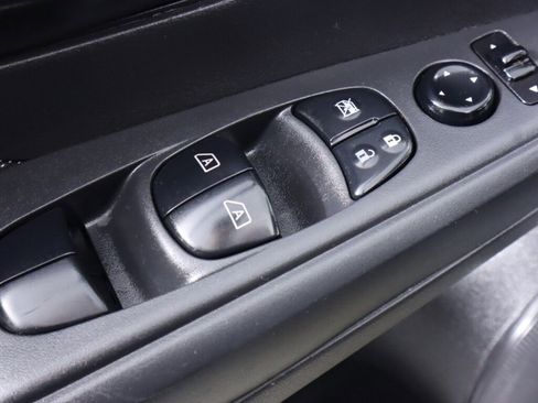 Used 2020 Nissan Kicks S image 25