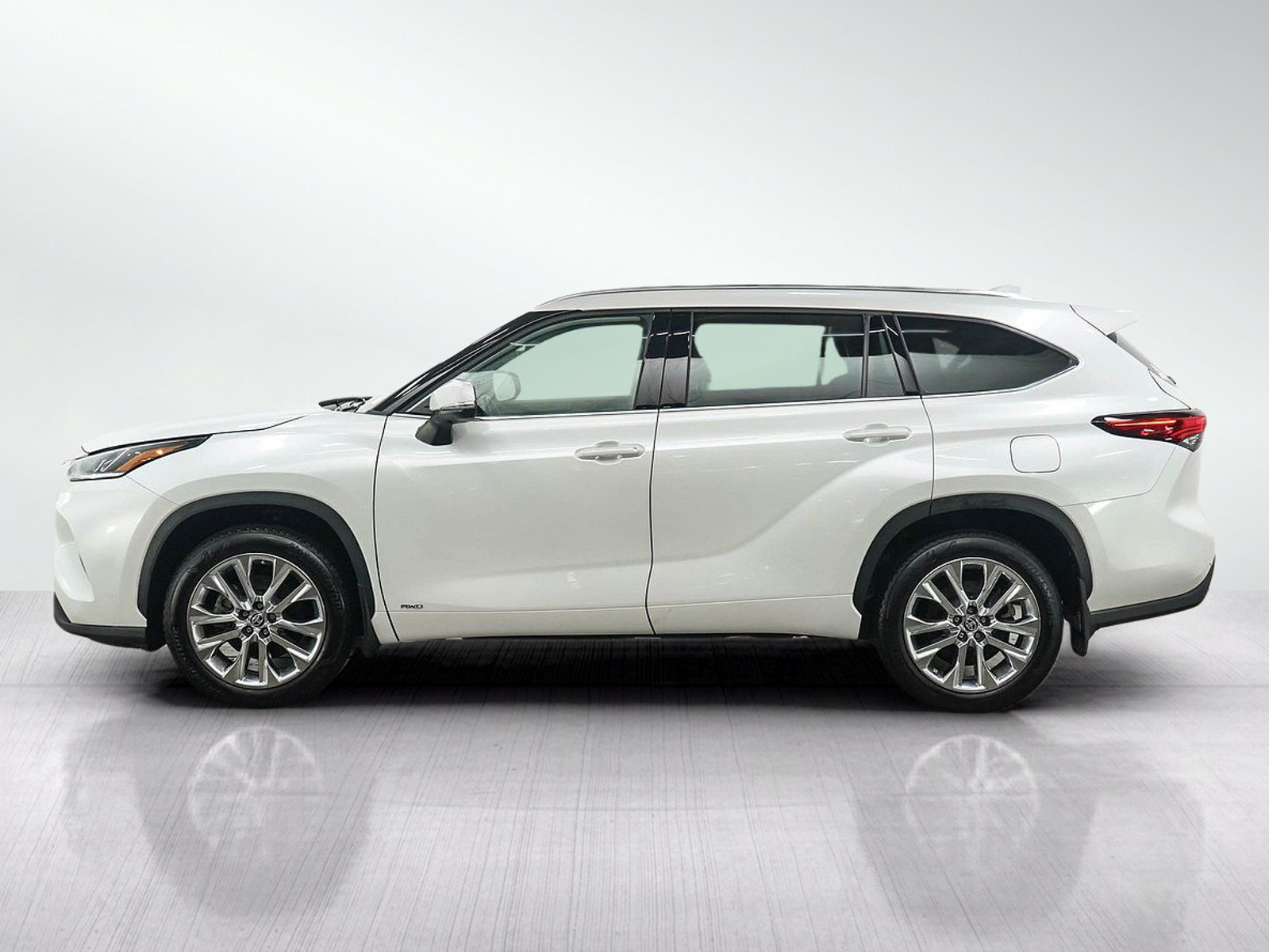 Used 2023 Toyota Highlander Limited AWD/4WD image 2