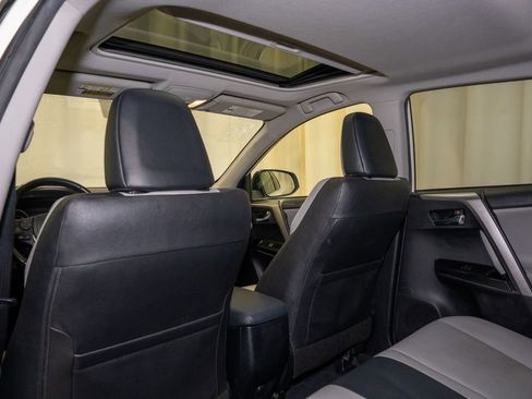 Used 2016 Toyota RAV4 Limited image 9