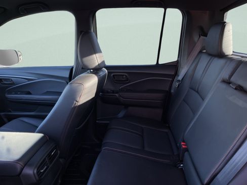 Used 2025 Honda Ridgeline TrailSport image 16