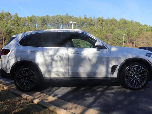 New 2026 BMW X5 xDrive40i w/ Premium Package image 7