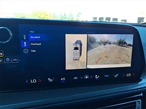 Used 2024 Chevrolet Traverse LT image 20