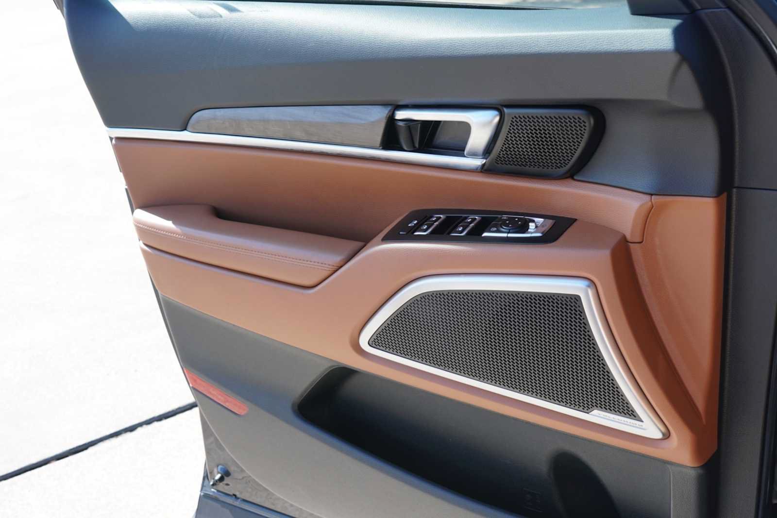 Certified 2025 Kia Telluride AWD image 16