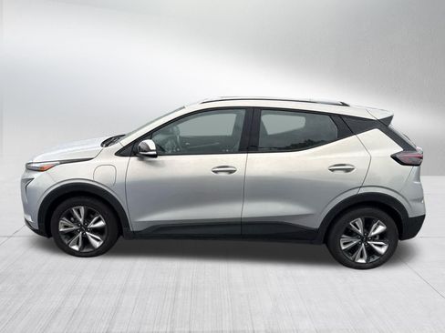Used 2023 Chevrolet Bolt EUV LT w/ Convenience Package FWD image 4