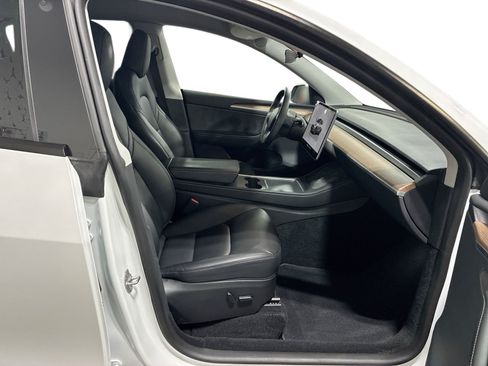 Certified 2023 Tesla Model Y AWD image 13