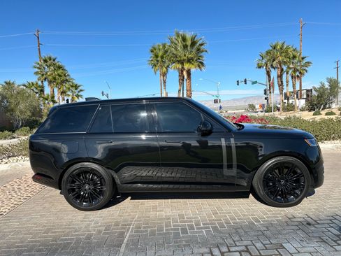 Used 2024 Land Rover Range Rover Autobiography image 12