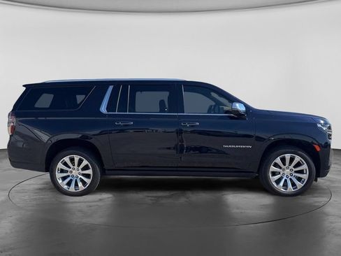 Used 2023 Chevrolet Suburban Premier AWD/4WD image 18