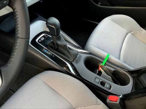 Used 2025 Toyota Corolla SE image 15