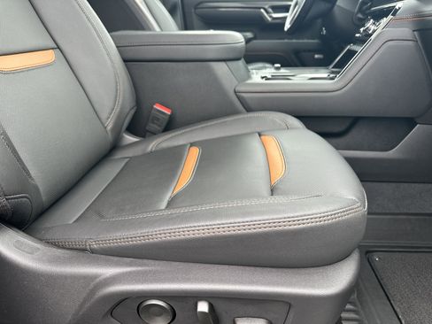 Used 2025 GMC Sierra 2500 AT4 w/ AT4 Premium Plus Package image 14