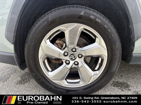 Used 2021 Toyota RAV4 XLE Premium image 31