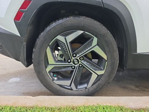Certified 2022 Hyundai Tucson Limited AWD/4WD image 17