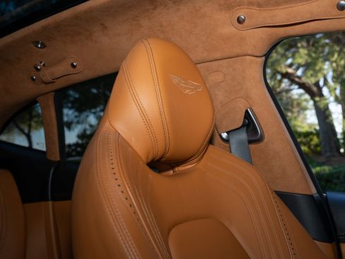 Used 2021 Aston Martin DBX image 22