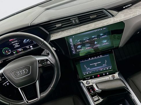 Used 2022 Audi e-tron Premium Plus w/ Premium Plus Package AWD/4WD image 19