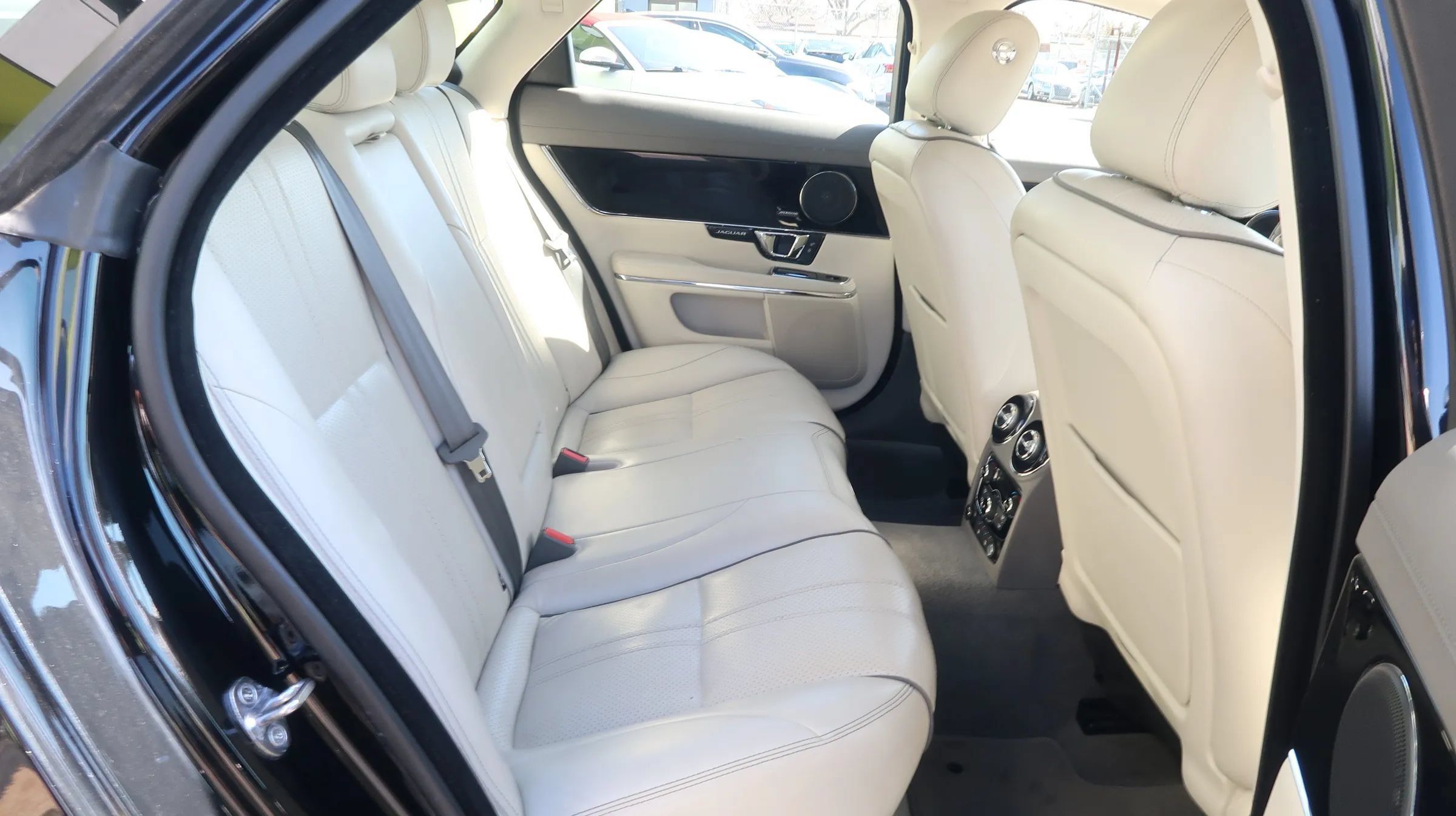 Used 2017 Jaguar XJ R-Sport RWD image 23