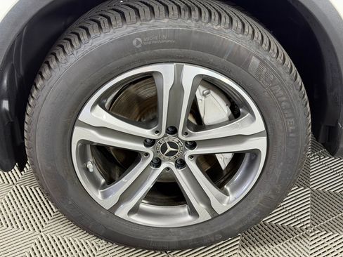 Used 2019 Mercedes-Benz GLC 300 4MATIC image 13
