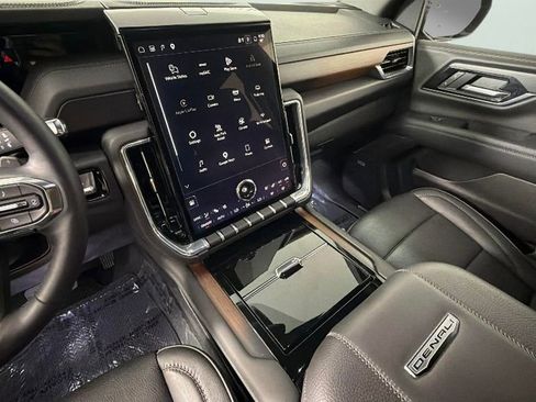 Used 2025 GMC Yukon XL Denali AWD/4WD image 20
