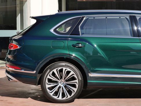 Used 2023 Bentley Bentayga Extended Wheelbase AWD/4WD image 20