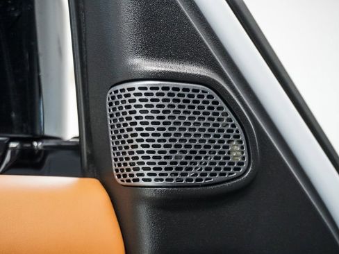 Used 2023 Land Rover Defender 110 X-Dynamic SE AWD/4WD image 24