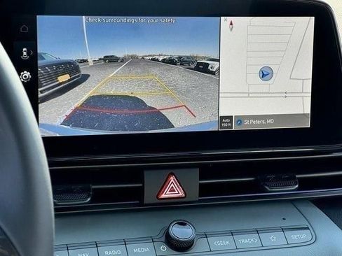 Used 2025 Hyundai Elantra Limited image 23