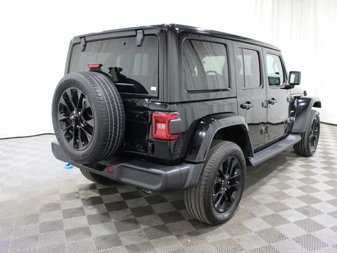 Used 2022 Jeep Wrangler Unlimited Sahara w/ Cold Weather Group image 28