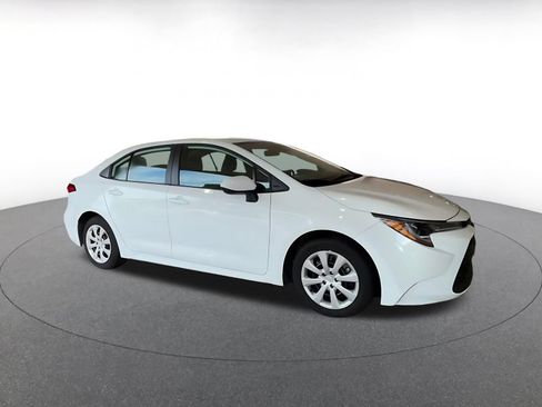 Used 2025 Toyota Corolla LE FWD image 2