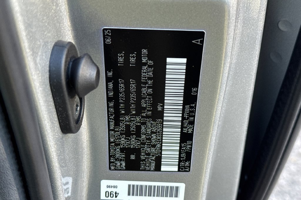 Certified 2025 Toyota Sienna XLE FWD image 29