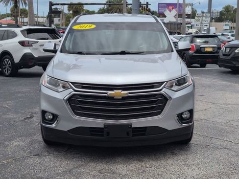 Used 2019 Chevrolet Traverse LT FWD image 2