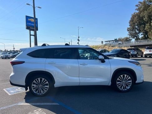 Used 2022 Toyota Highlander Platinum AWD/4WD image 5