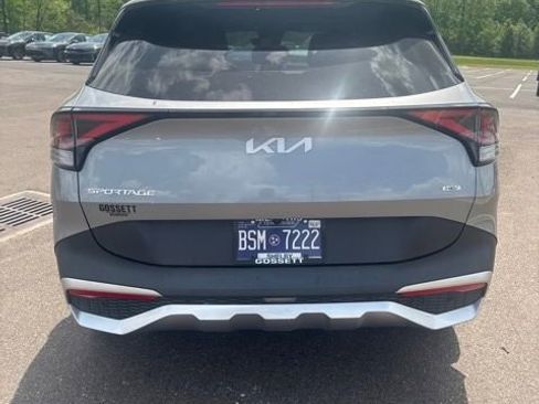 Used 2023 Kia Sportage LX image 5