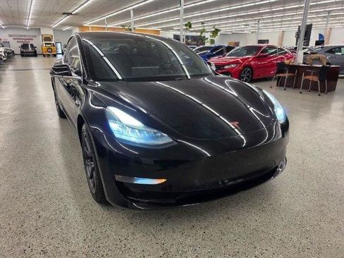 Used 2019 Tesla Model 3 Mid Range RWD image 4