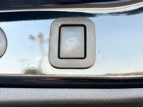Used 2016 Toyota Highlander XLE AWD/4WD image 12