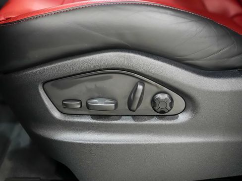 Used 2025 Porsche Cayenne Turbo AWD/4WD image 24