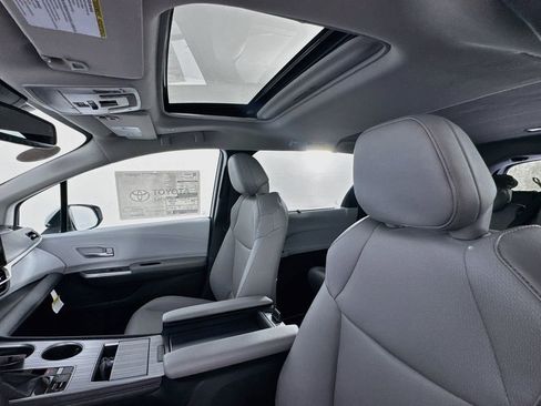 New 2026 Toyota Sienna XLE FWD image 18