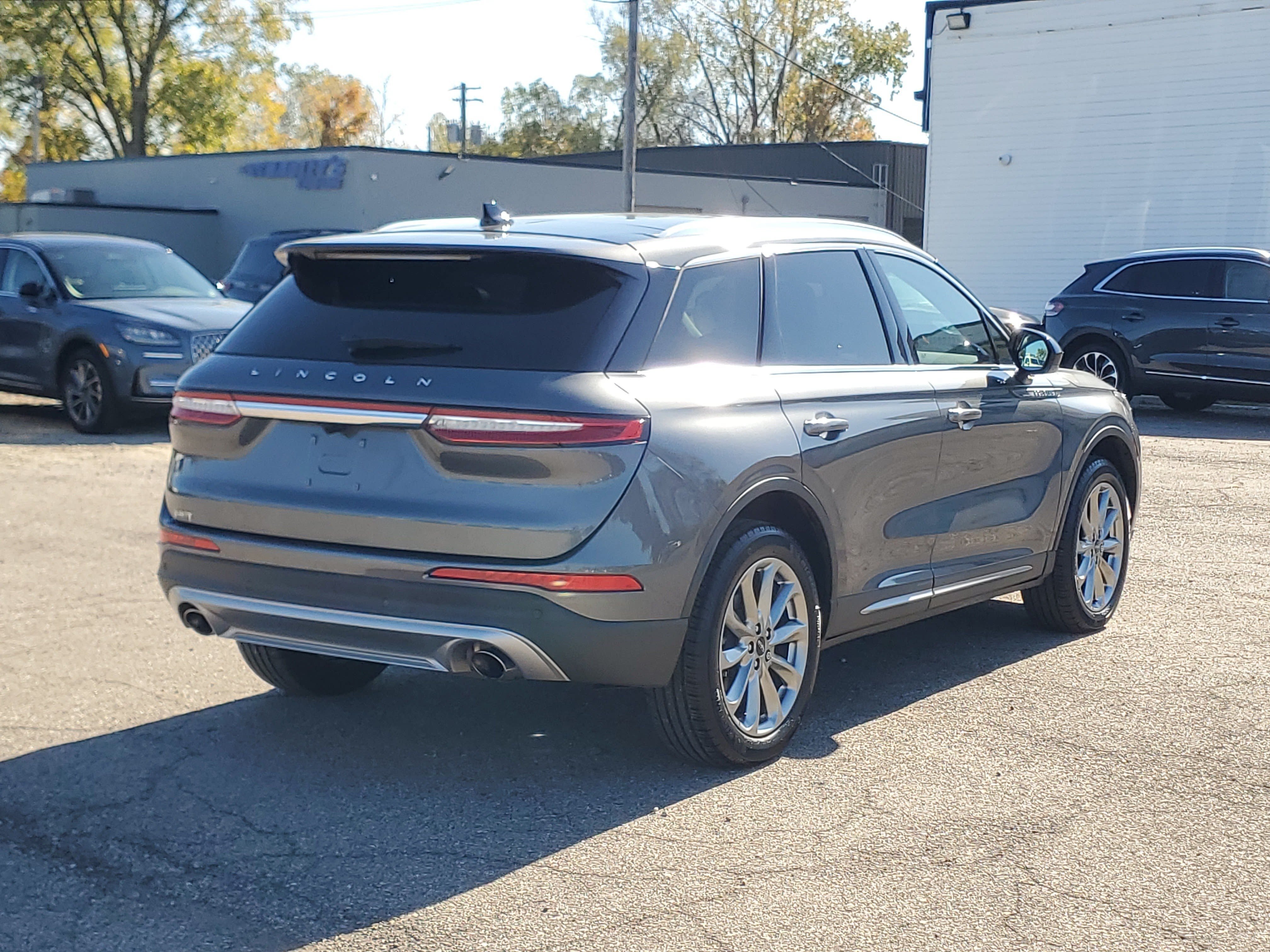 Used 2022 Lincoln Corsair AWD w/ Premium Package image 6