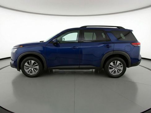 Used 2025 Nissan Pathfinder SV AWD/4WD image 5