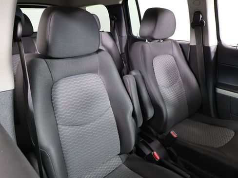 Used 2010 Chevrolet HHR LT image 24