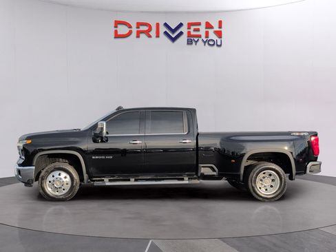 Used 2025 Chevrolet Silverado 3500 LTZ w/ LTZ Plus Package AWD/4WD image 2