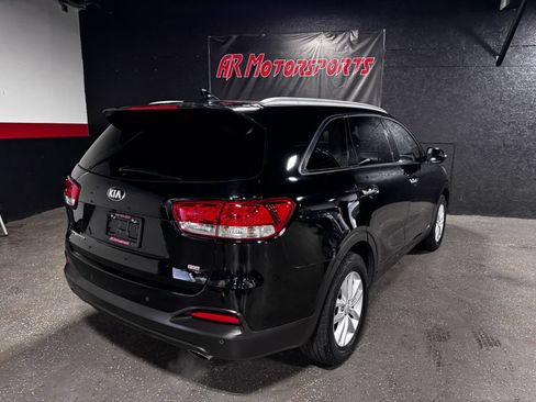 Used 2018 Kia Sorento AWD image 5