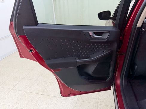 Used 2020 Ford Escape SE image 14